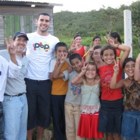 SOL co-founder Patrick, PoP founder Adam, and the children of Agua Fria